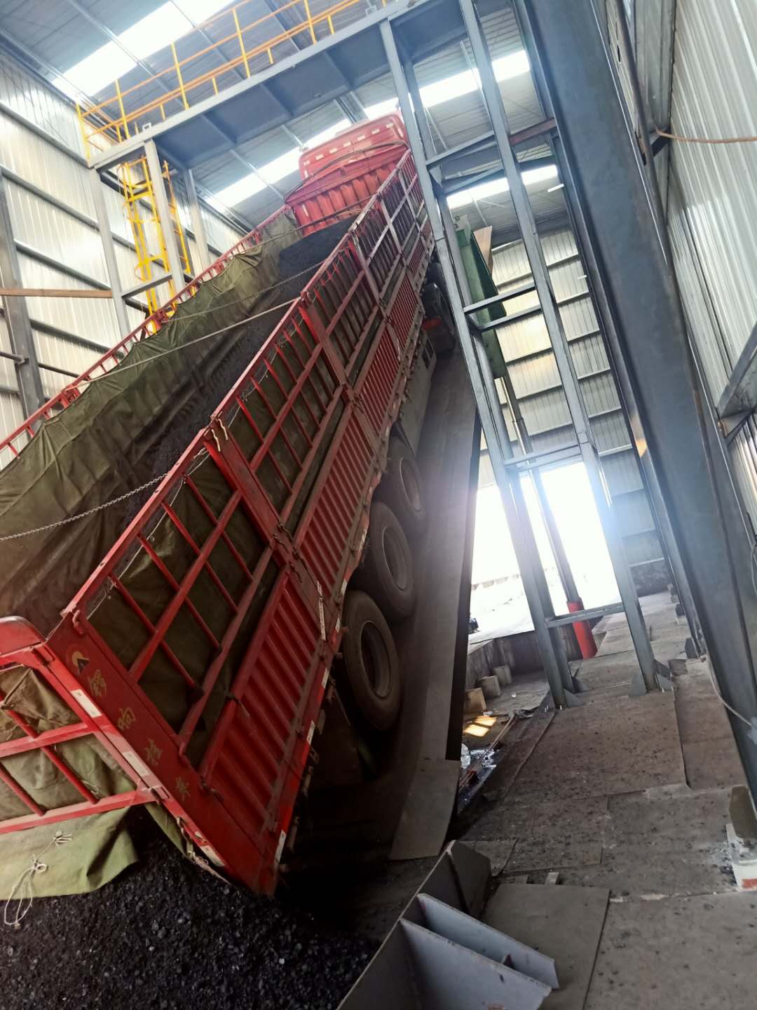 后翻式液压卸车